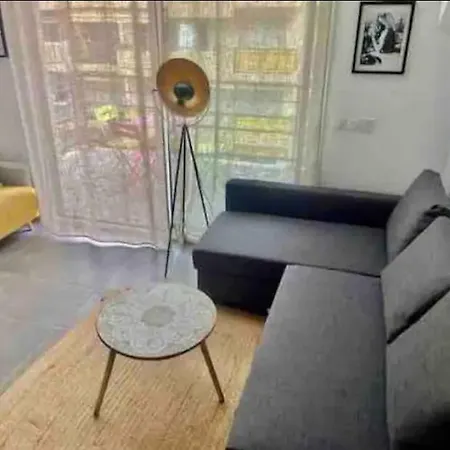 Cosy Pres Du Port Apartment *
